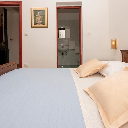Cozy Apartment In Makarska With Wifi ภายนอก รูปภาพ