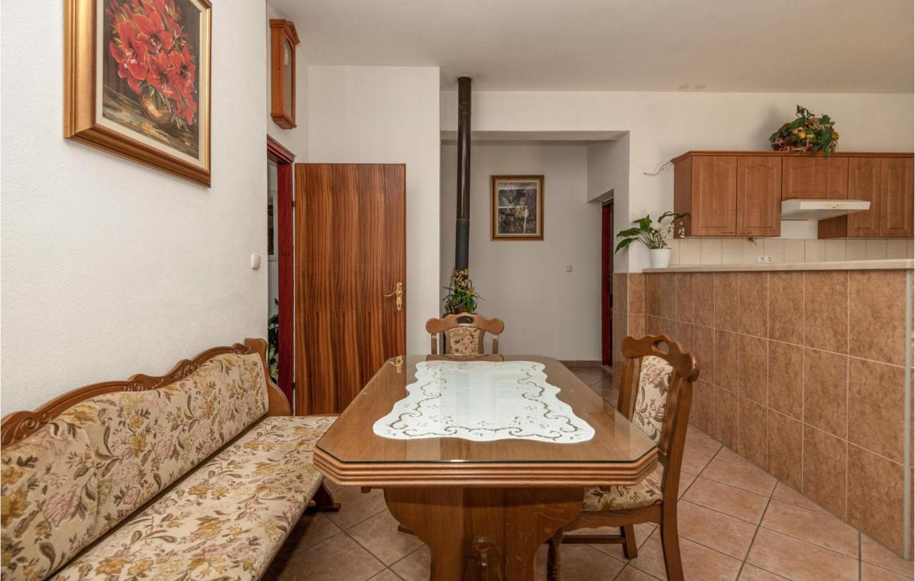Cozy Apartment In Makarska With Wifi ภายนอก รูปภาพ