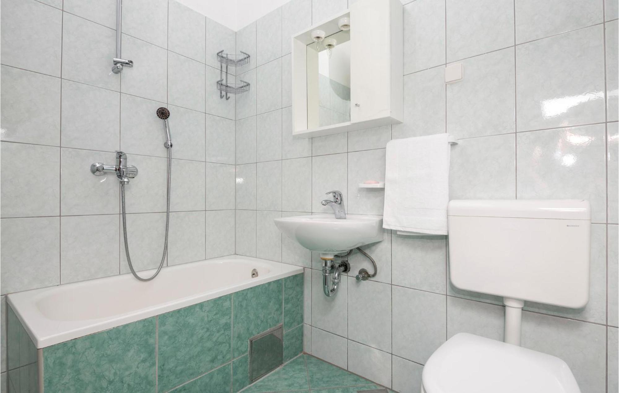 Cozy Apartment In Makarska With Wifi ภายนอก รูปภาพ