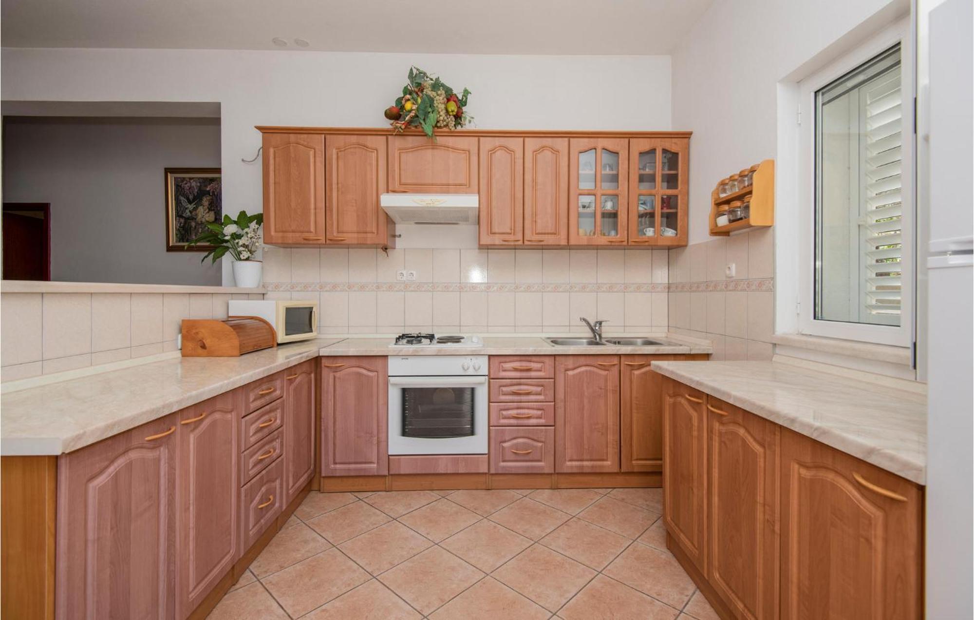 Cozy Apartment In Makarska With Wifi ภายนอก รูปภาพ