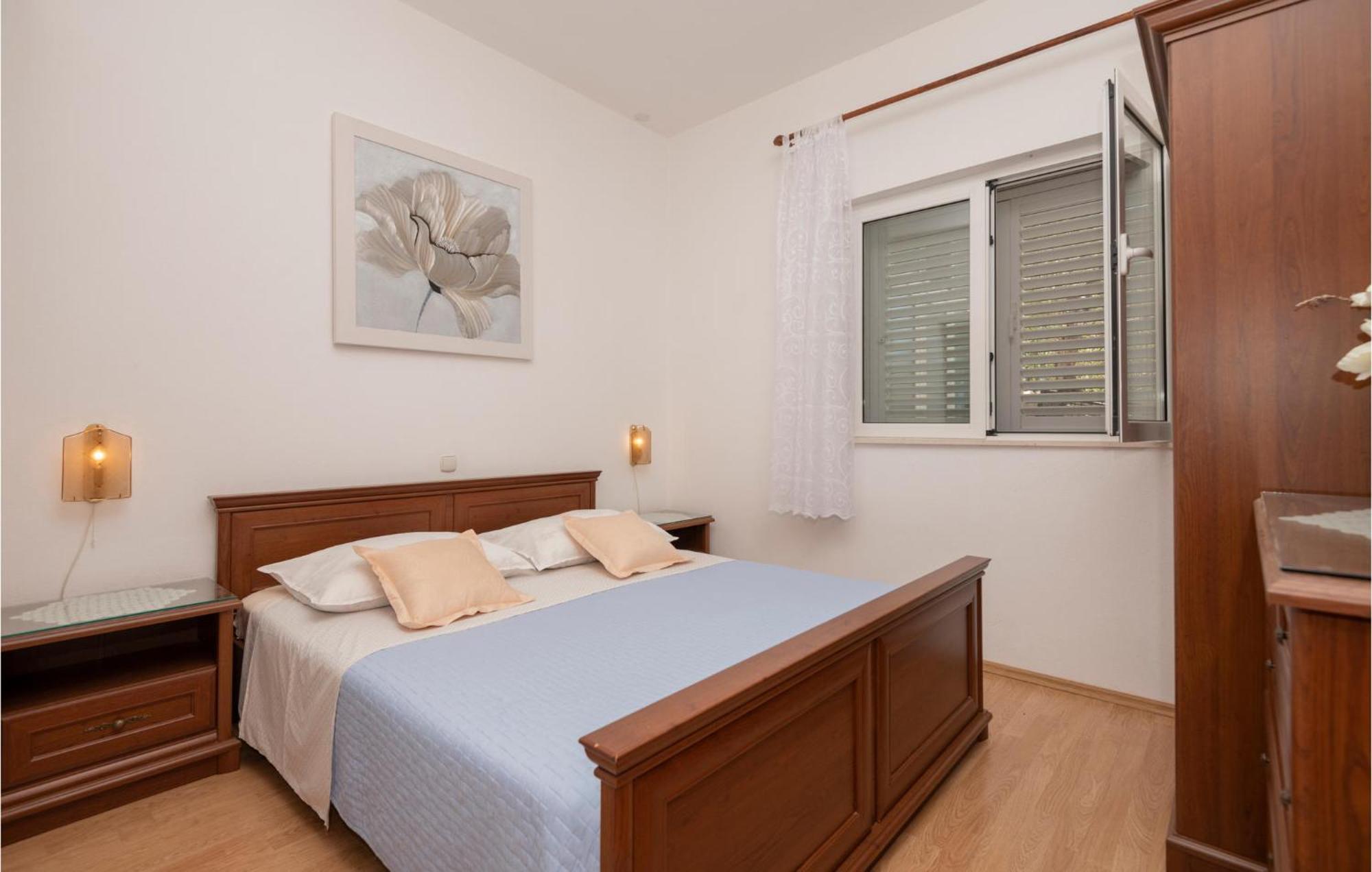 Cozy Apartment In Makarska With Wifi ภายนอก รูปภาพ