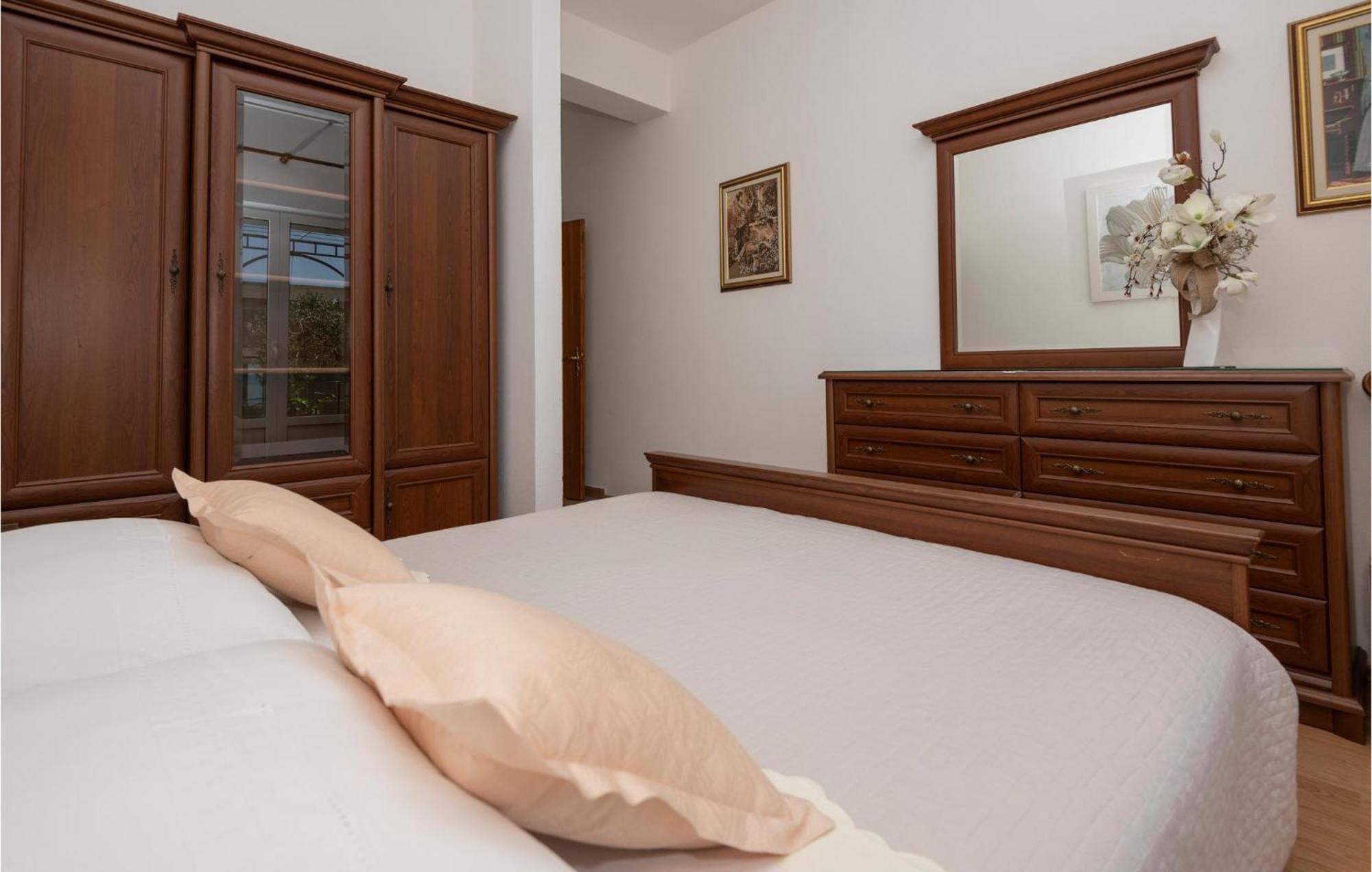 Cozy Apartment In Makarska With Wifi ภายนอก รูปภาพ