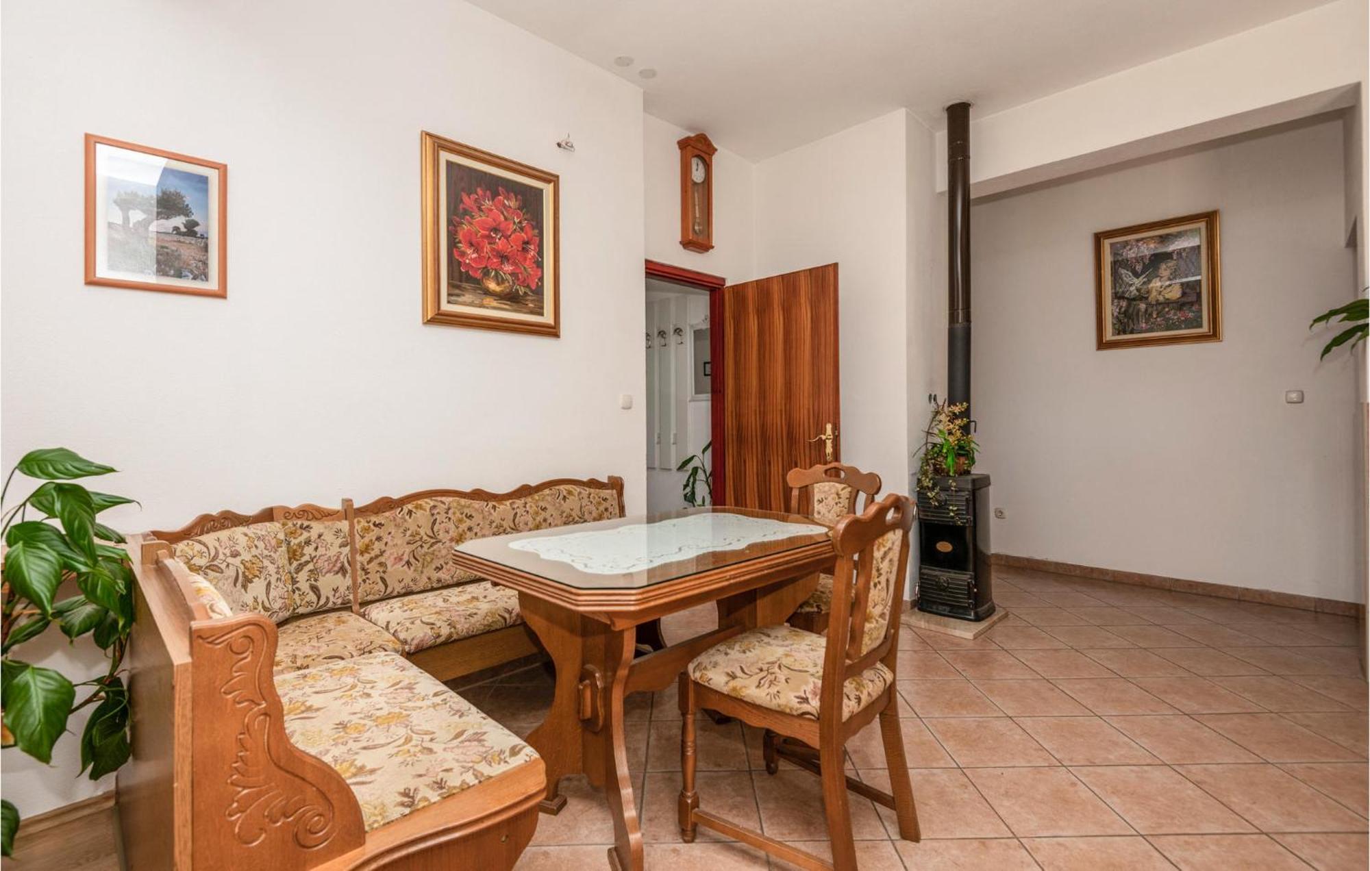 Cozy Apartment In Makarska With Wifi ภายนอก รูปภาพ