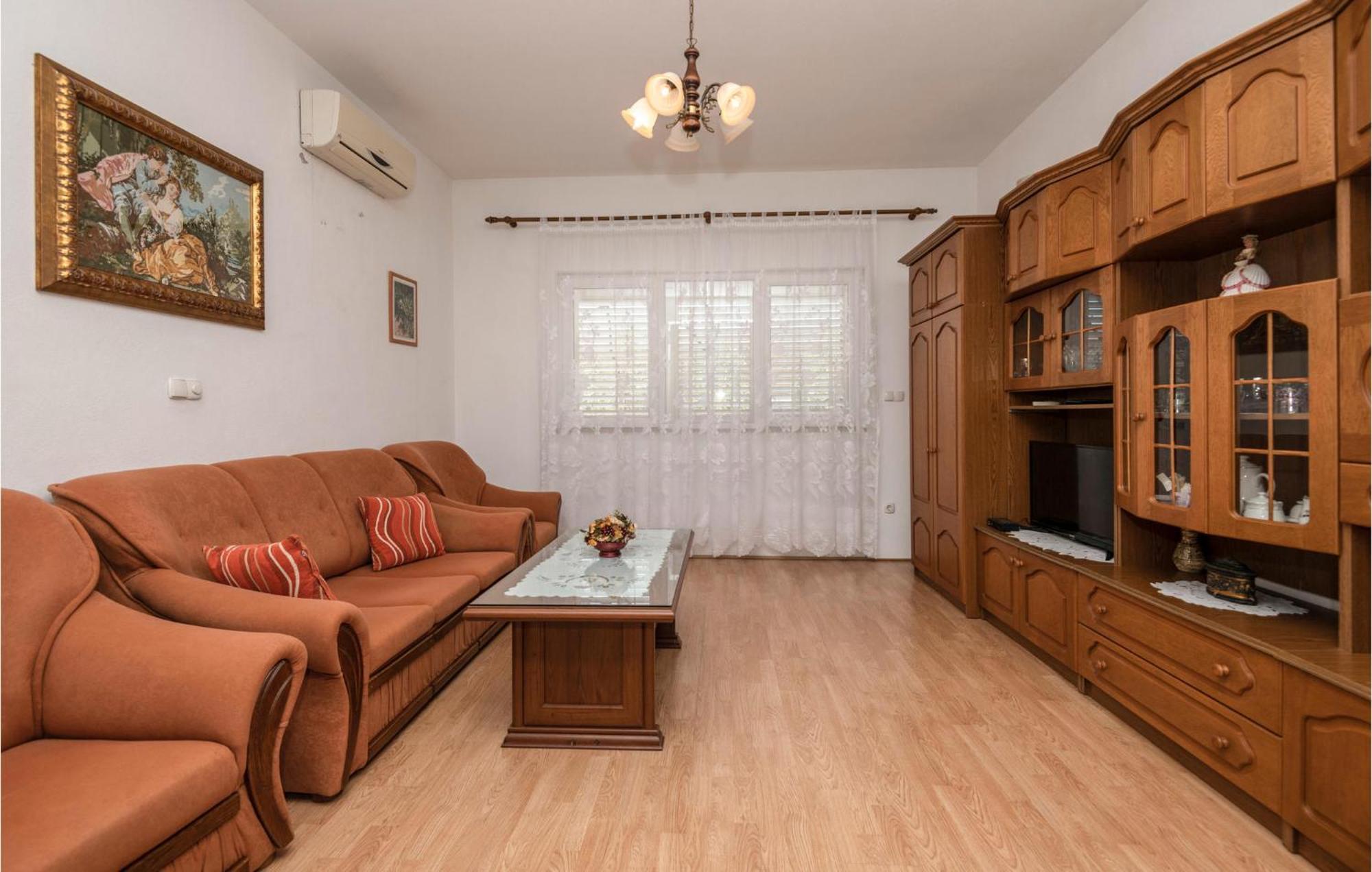 Cozy Apartment In Makarska With Wifi ภายนอก รูปภาพ