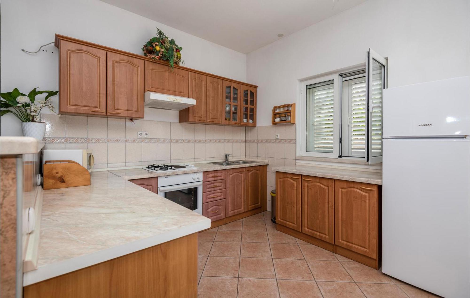Cozy Apartment In Makarska With Wifi ภายนอก รูปภาพ